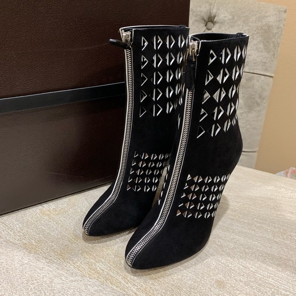 Alaia laser cut detail booties - Picture 2 of 10